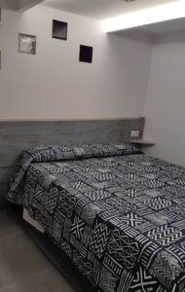 Taocasa Metal Apartment Olot Bagian luar foto