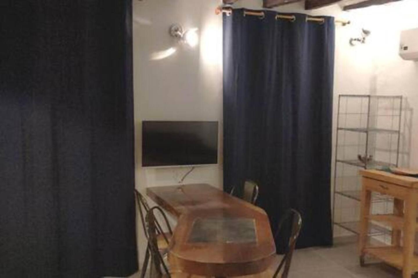 Taocasa Metal Apartment Olot Bagian luar foto