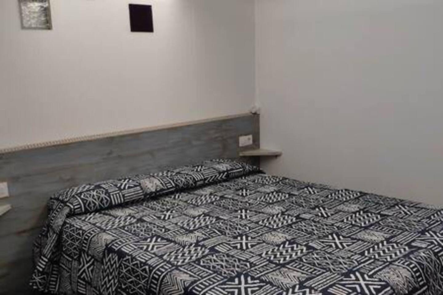 Taocasa Metal Apartment Olot Bagian luar foto