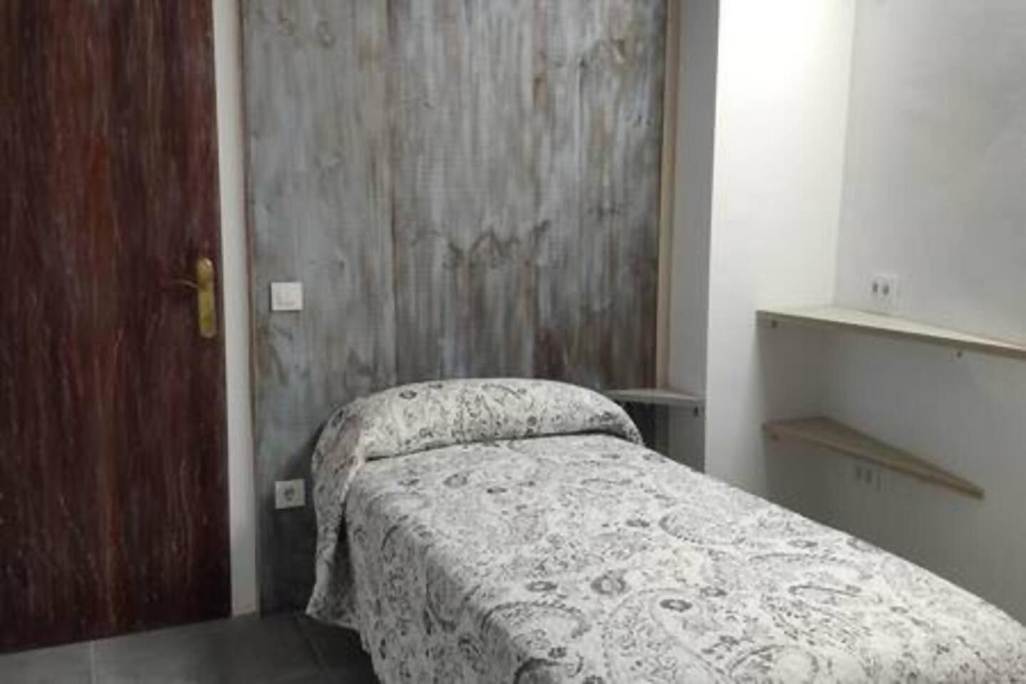 Taocasa Metal Apartment Olot Bagian luar foto