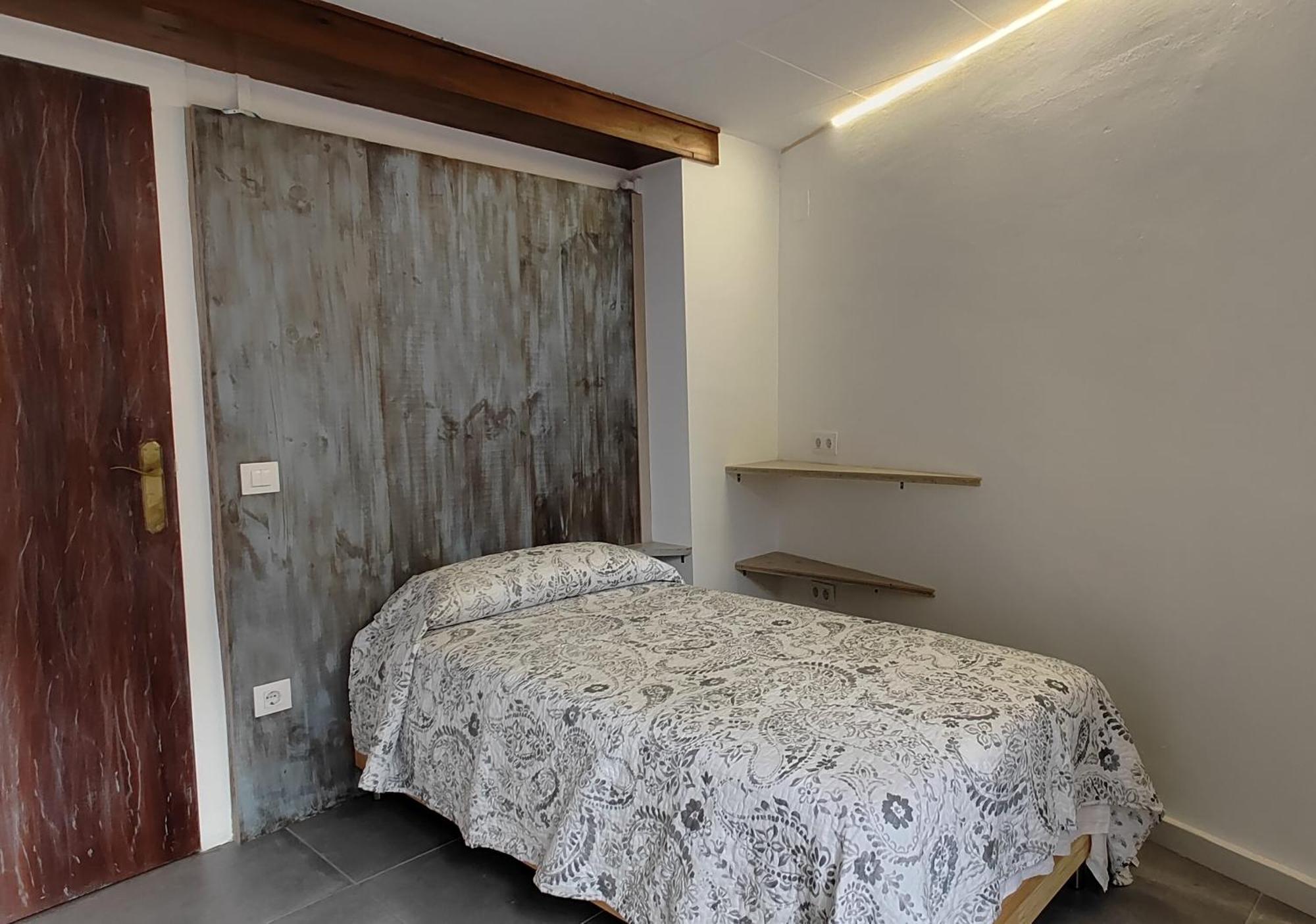 Taocasa Metal Apartment Olot Bagian luar foto